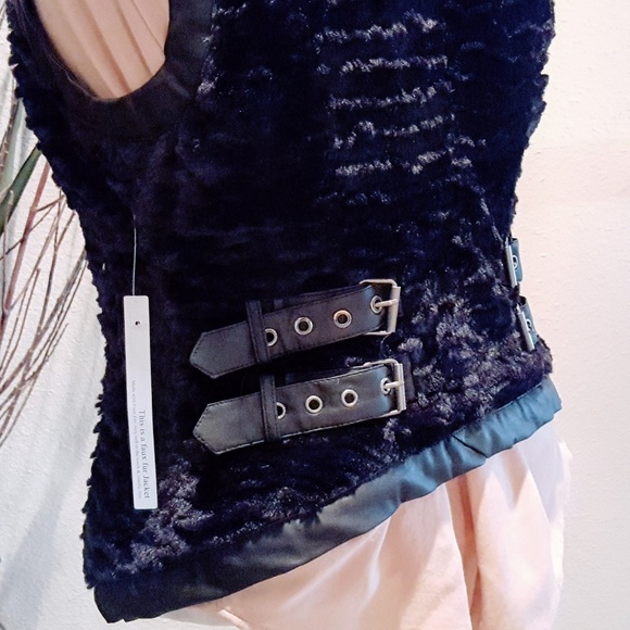 NWT Super Soft Faux Fur Black Moto Vest! 💕 - Picture 6 of 7